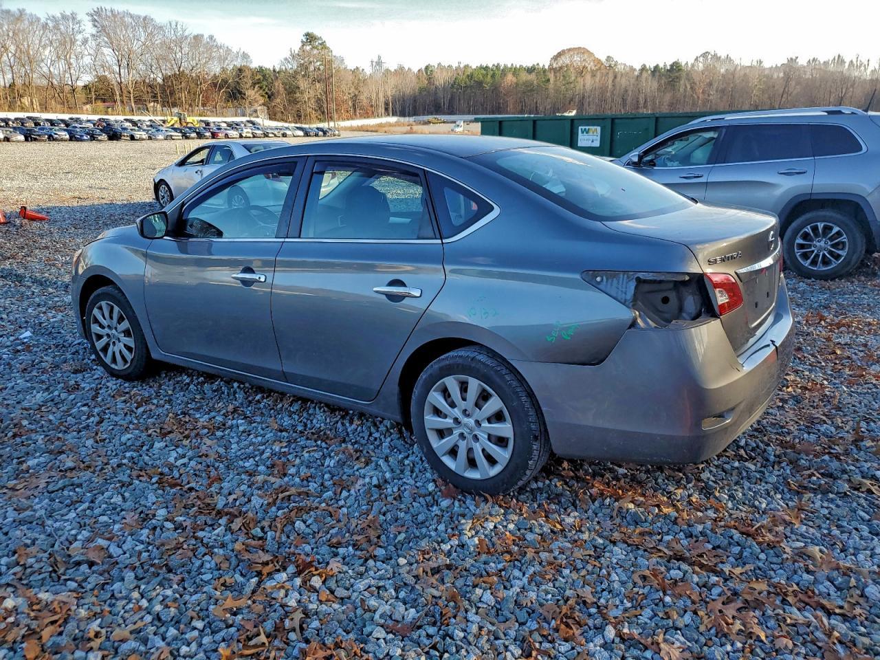 2015 Nissan Sentra S - Фото 2