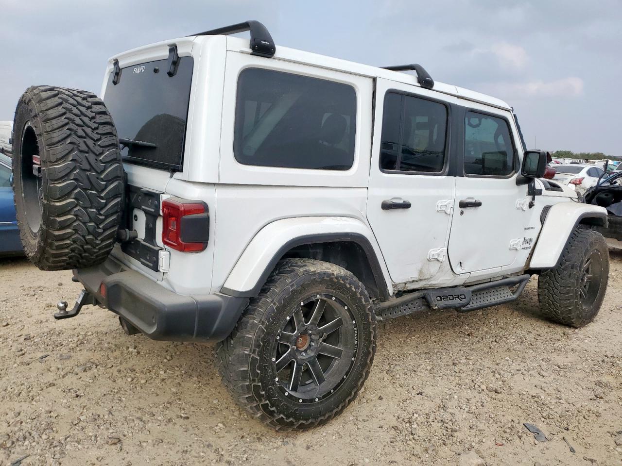 2018 Jeep Wrangler Unlimited Sahara - Image 3