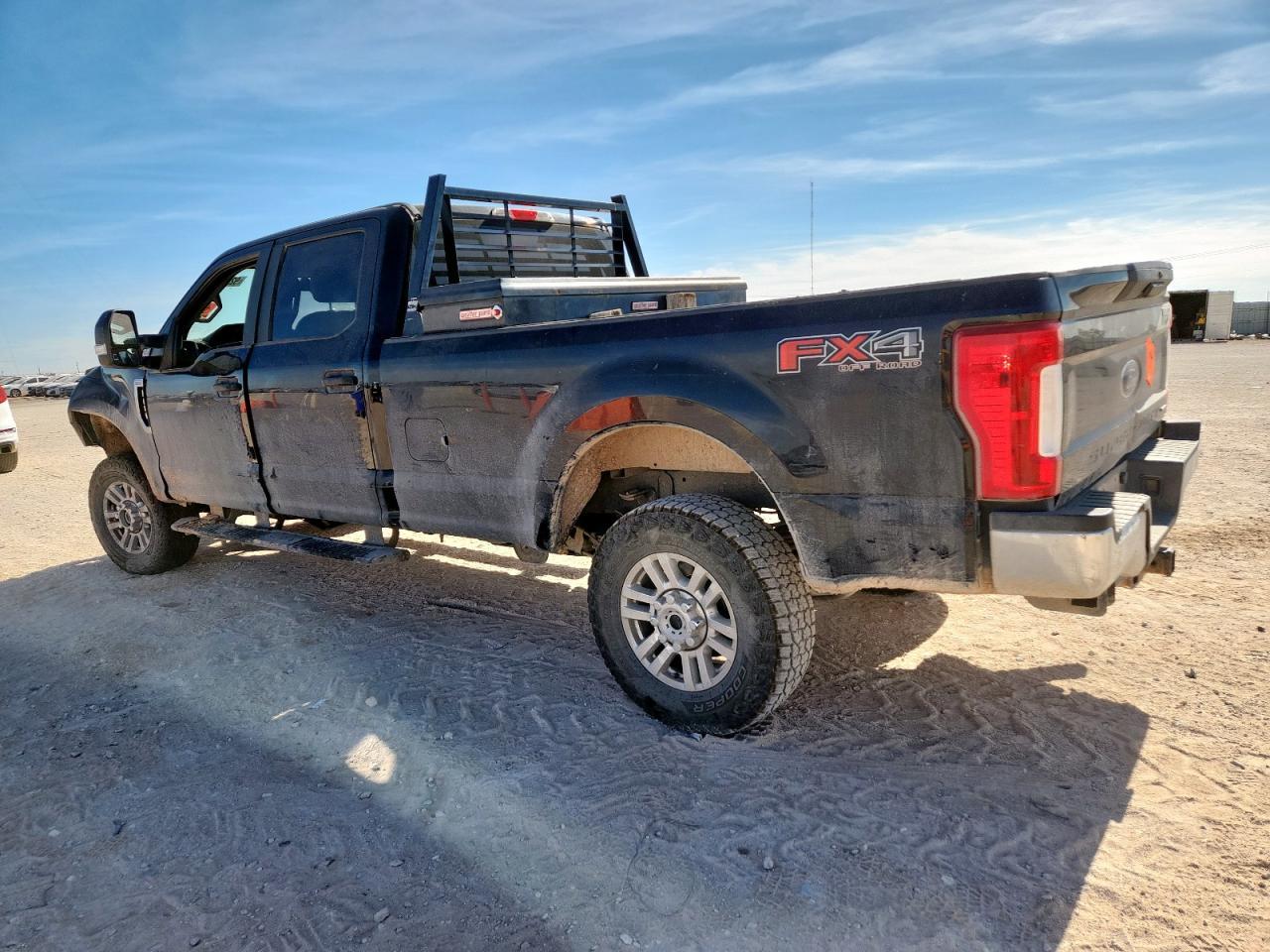 2019 Ford F250 Super Duty - Фото 2
