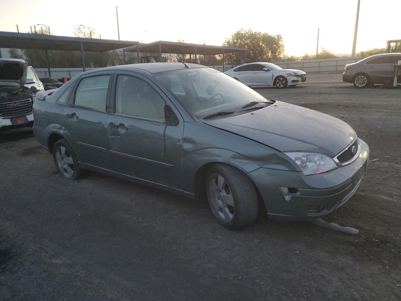 2005 Ford Focus Zx4 - Фото 4