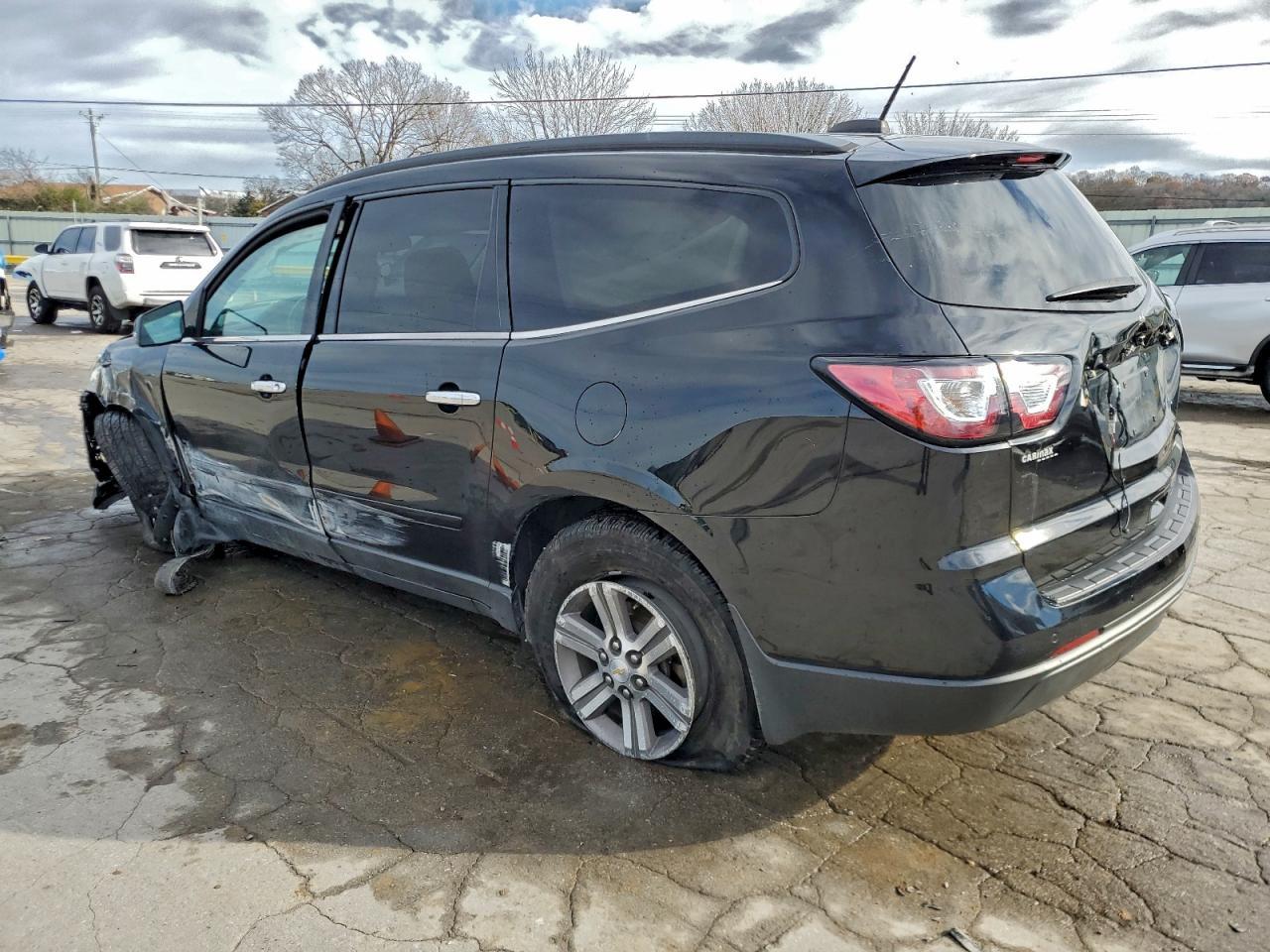 2017 Chevrolet Traverse Lt - Фото 2