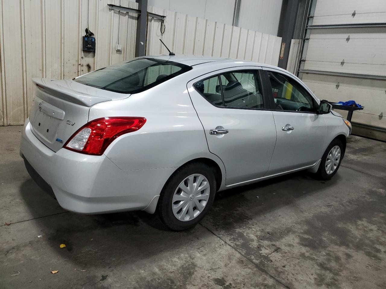 2015 Nissan Versa S - Image 3