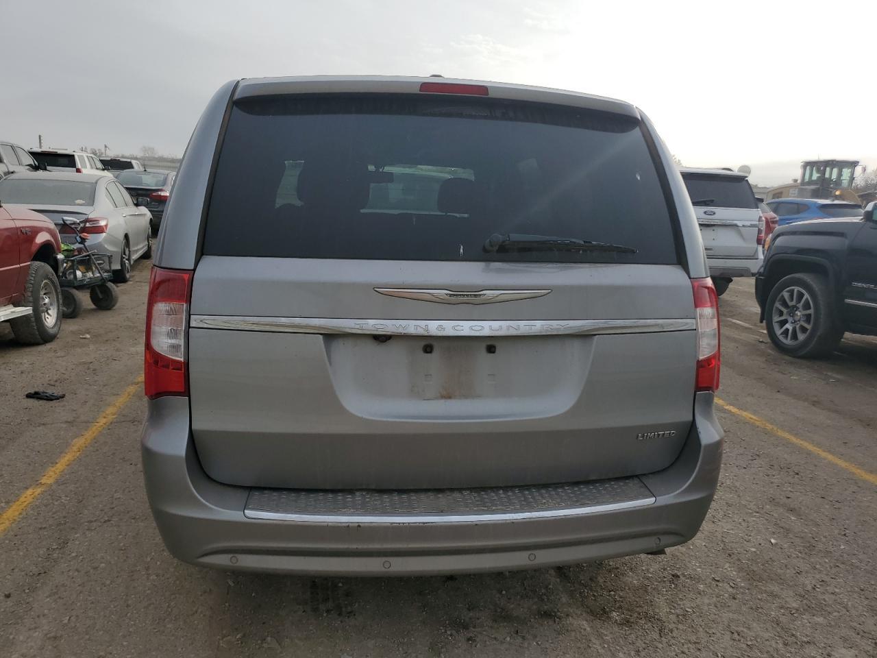 2013 Chrysler Town & Country Limited - Фото 6