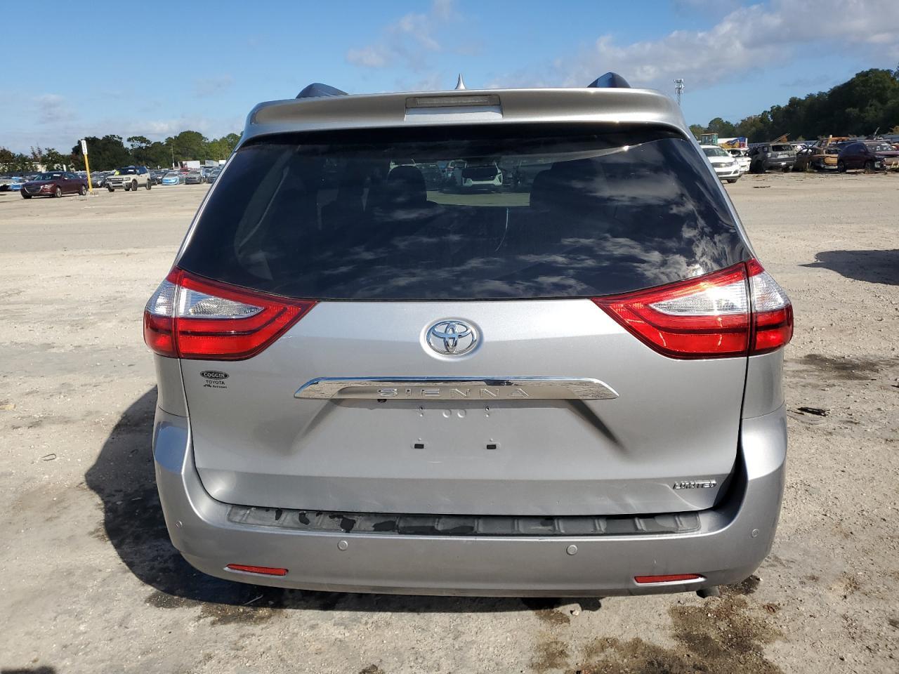 2017 Toyota Sienna Xle 8-Passenger - Фото 6