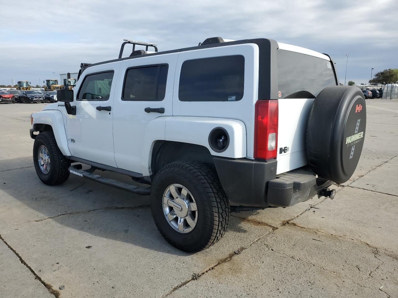 2006 Hummer H3 - Image 2