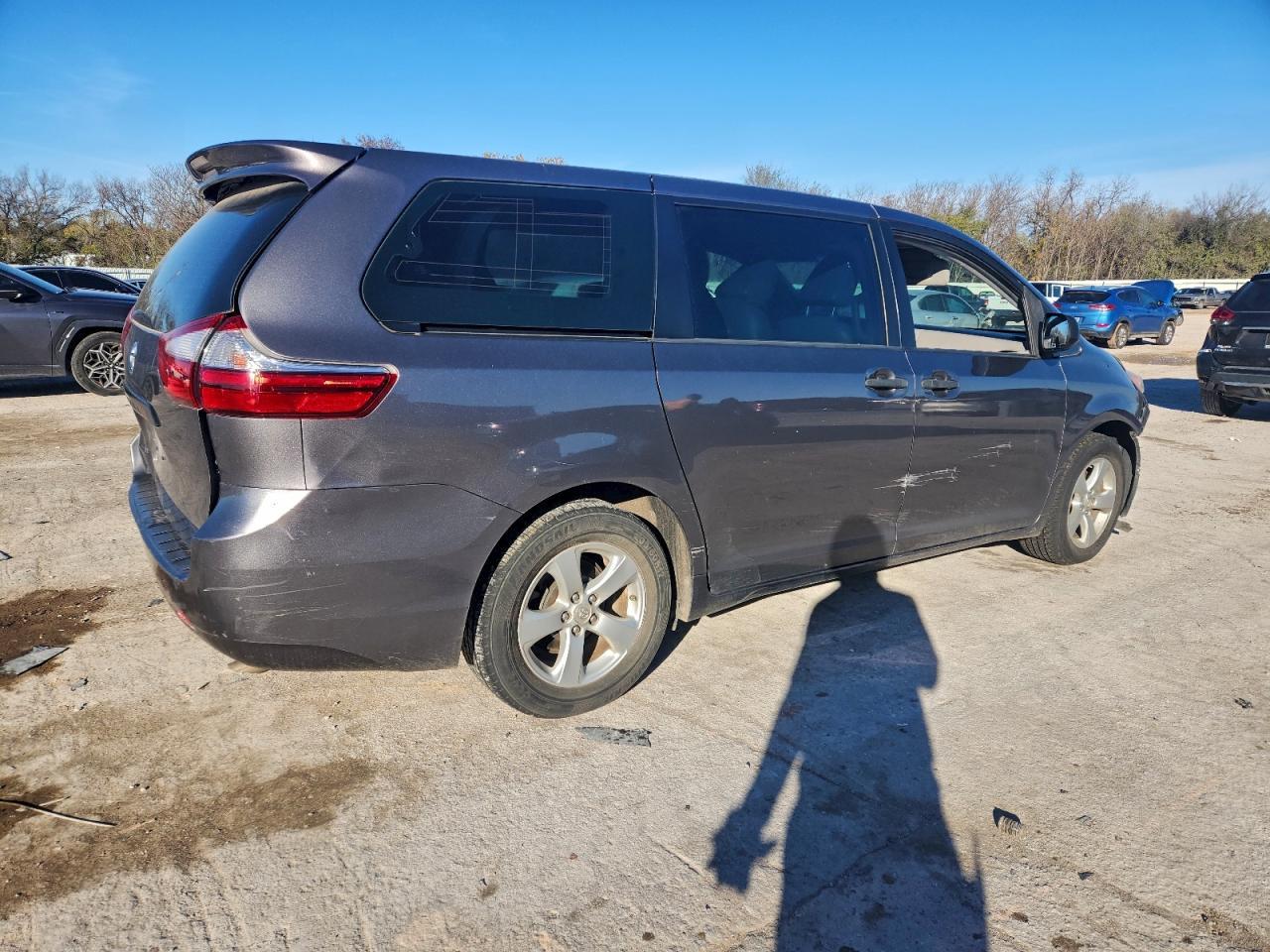 2015 Toyota Sienna - Фото 3