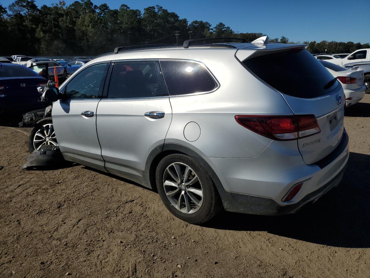 2017 Hyundai Santa Fe Se - Image 2