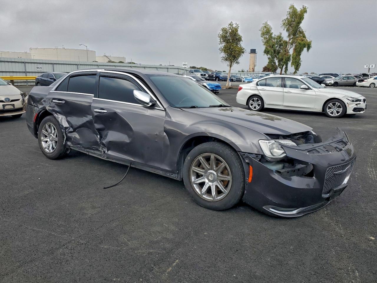 2016 Chrysler 300C - Фото 4