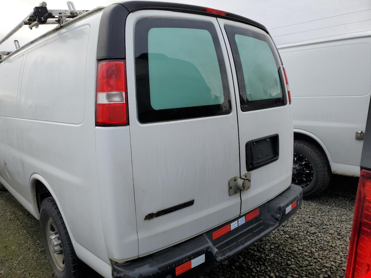 2017 Chevrolet Express - Фото 6