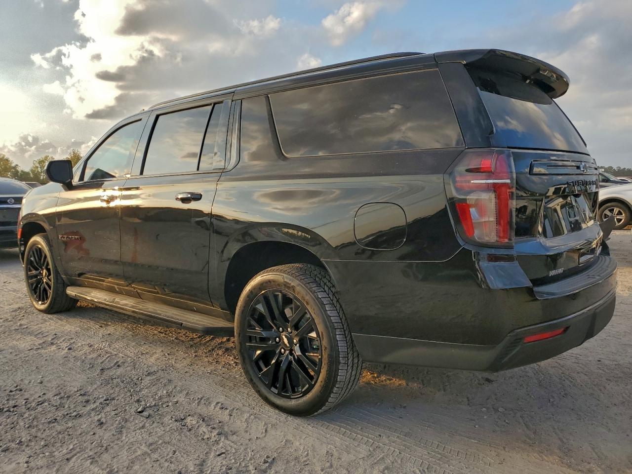 2023 Chevrolet Suburban C1500 Rst - Image 2