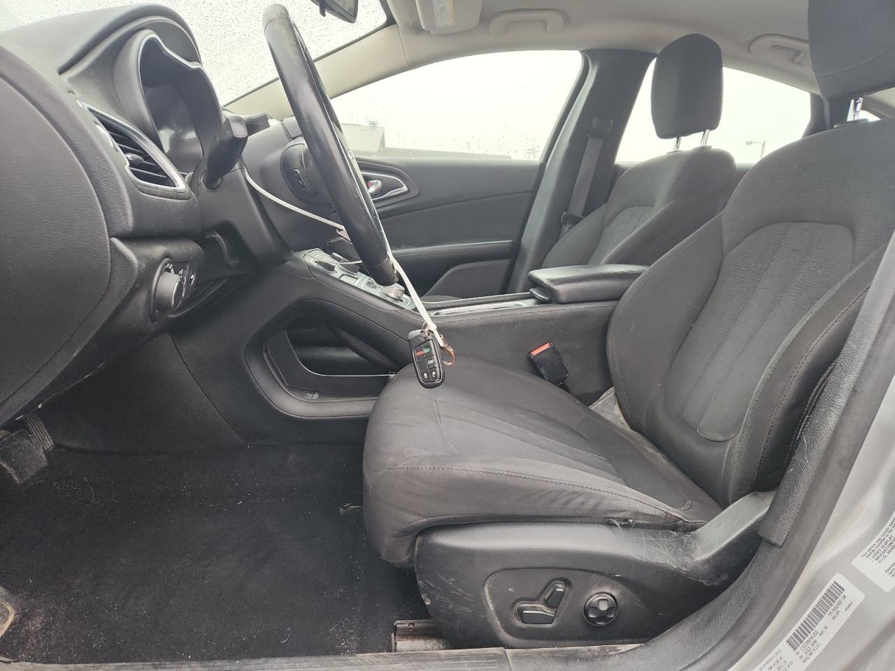 2015 Chrysler 200 Limited - Image 7