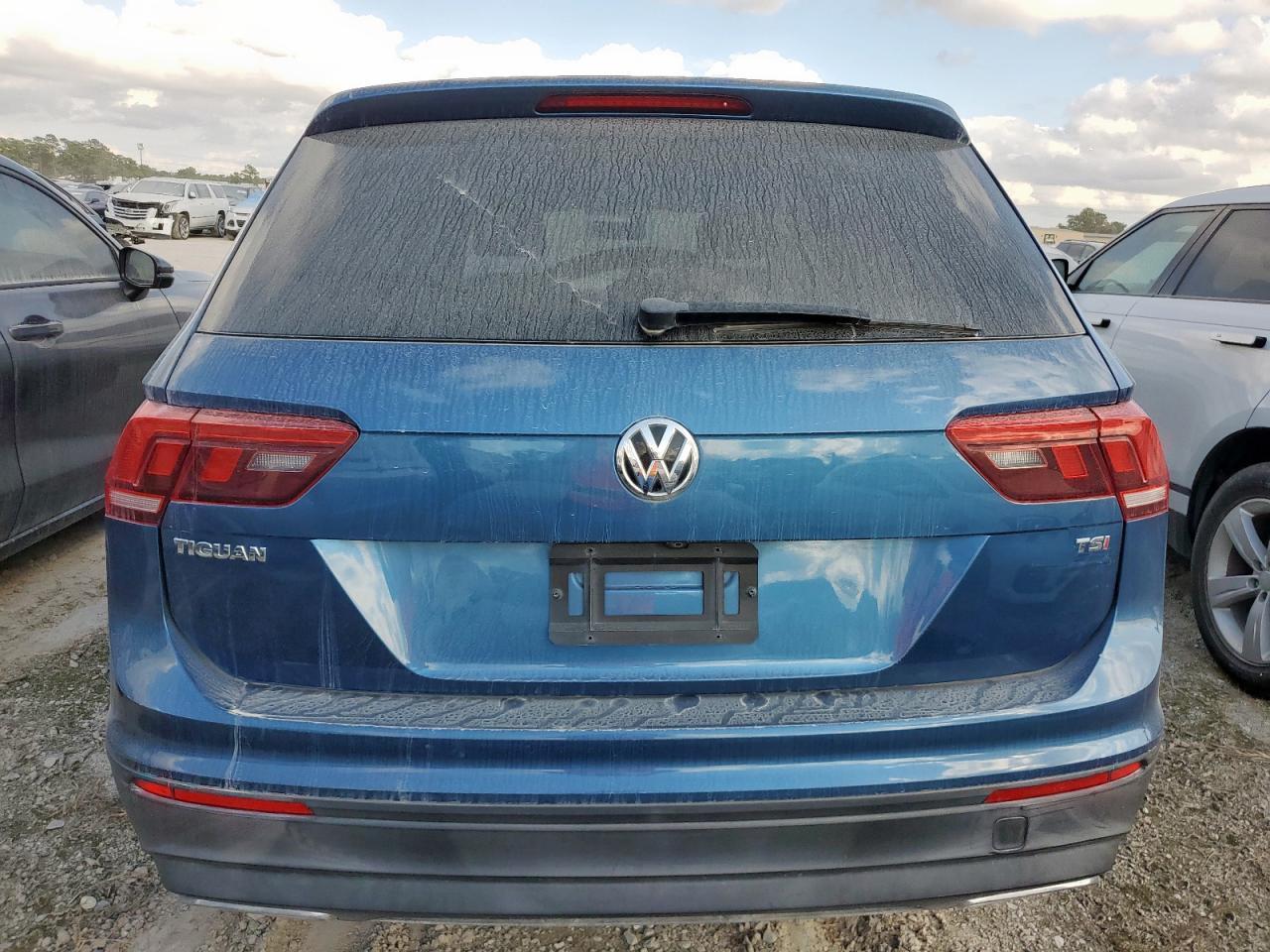 2018 Volkswagen Tiguan - Image 6