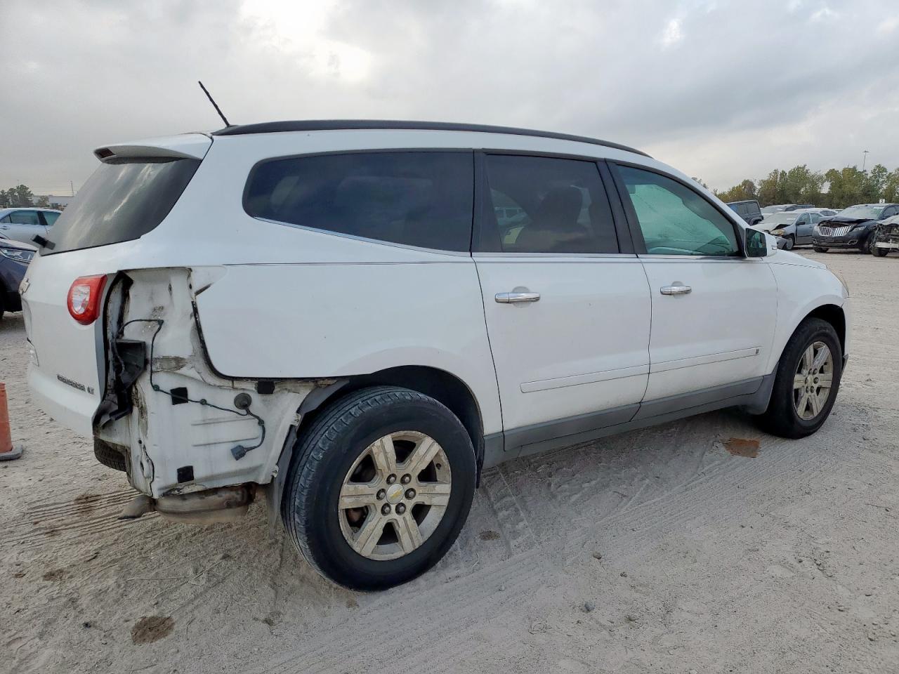 2010 Chevrolet Traverse Lt - Image 3