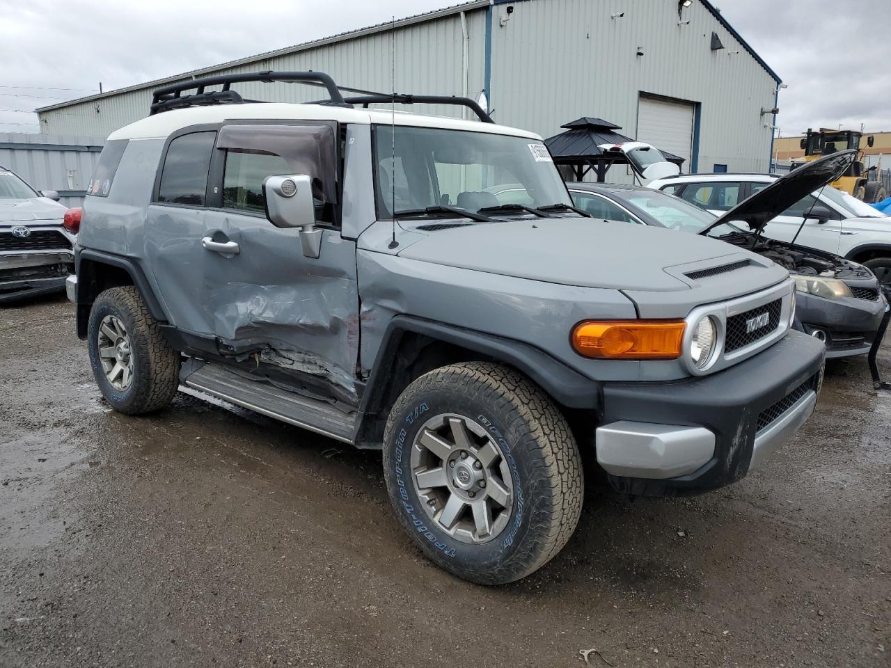 2014 Toyota Fj Cruiser - Image 4