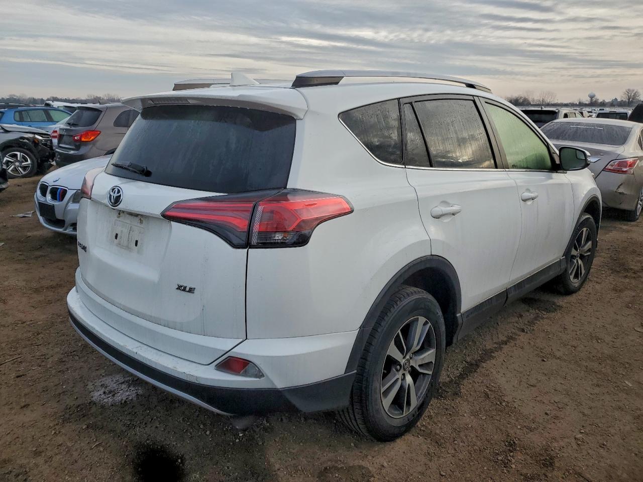 2017 Toyota Rav4 Xle - Фото 3