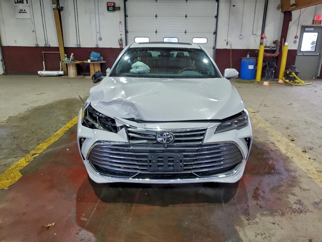 2022 Toyota Avalon Limited - Фото 5
