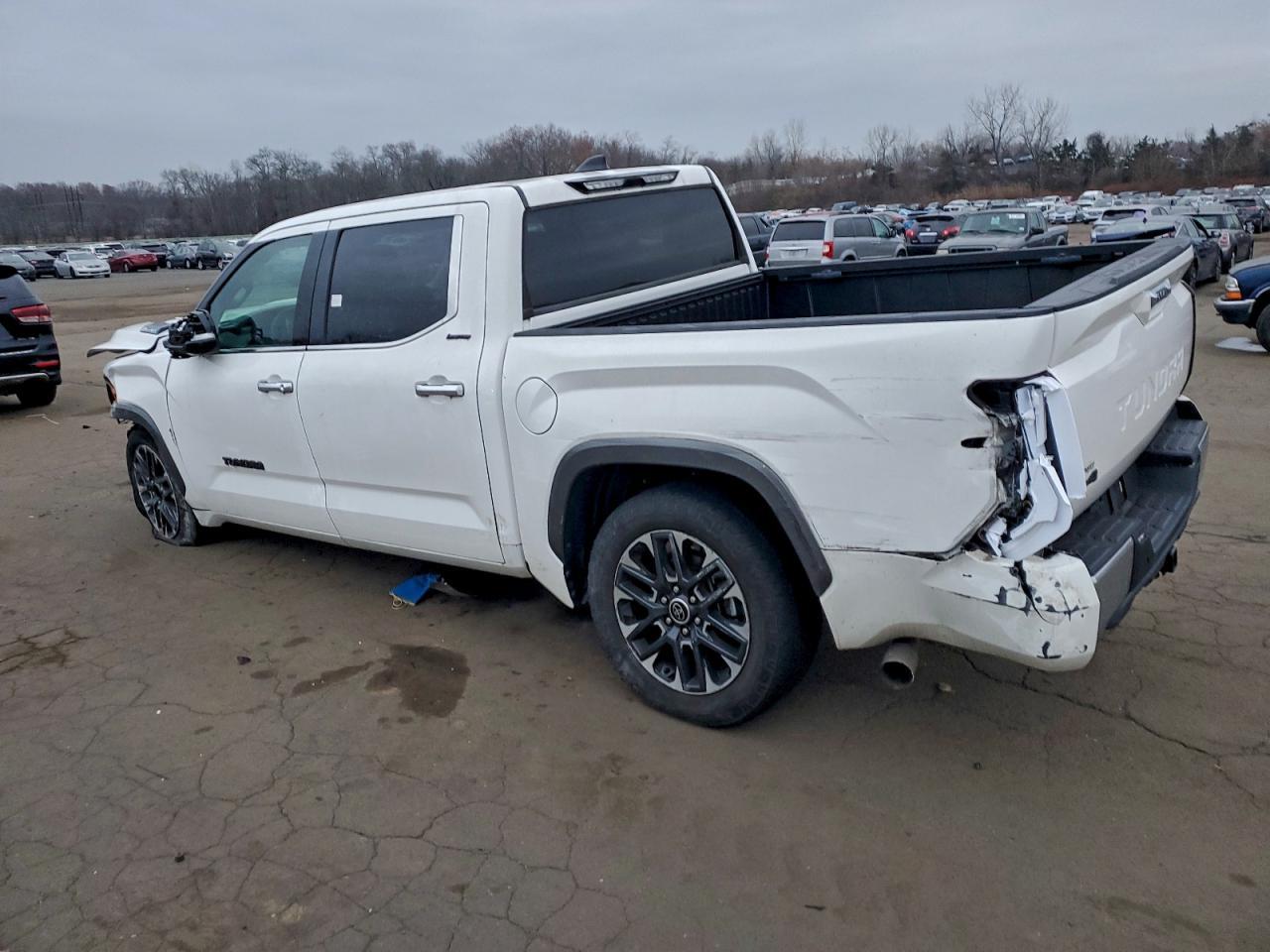 2023 Toyota Tundra Crewmax Limited - Фото 2