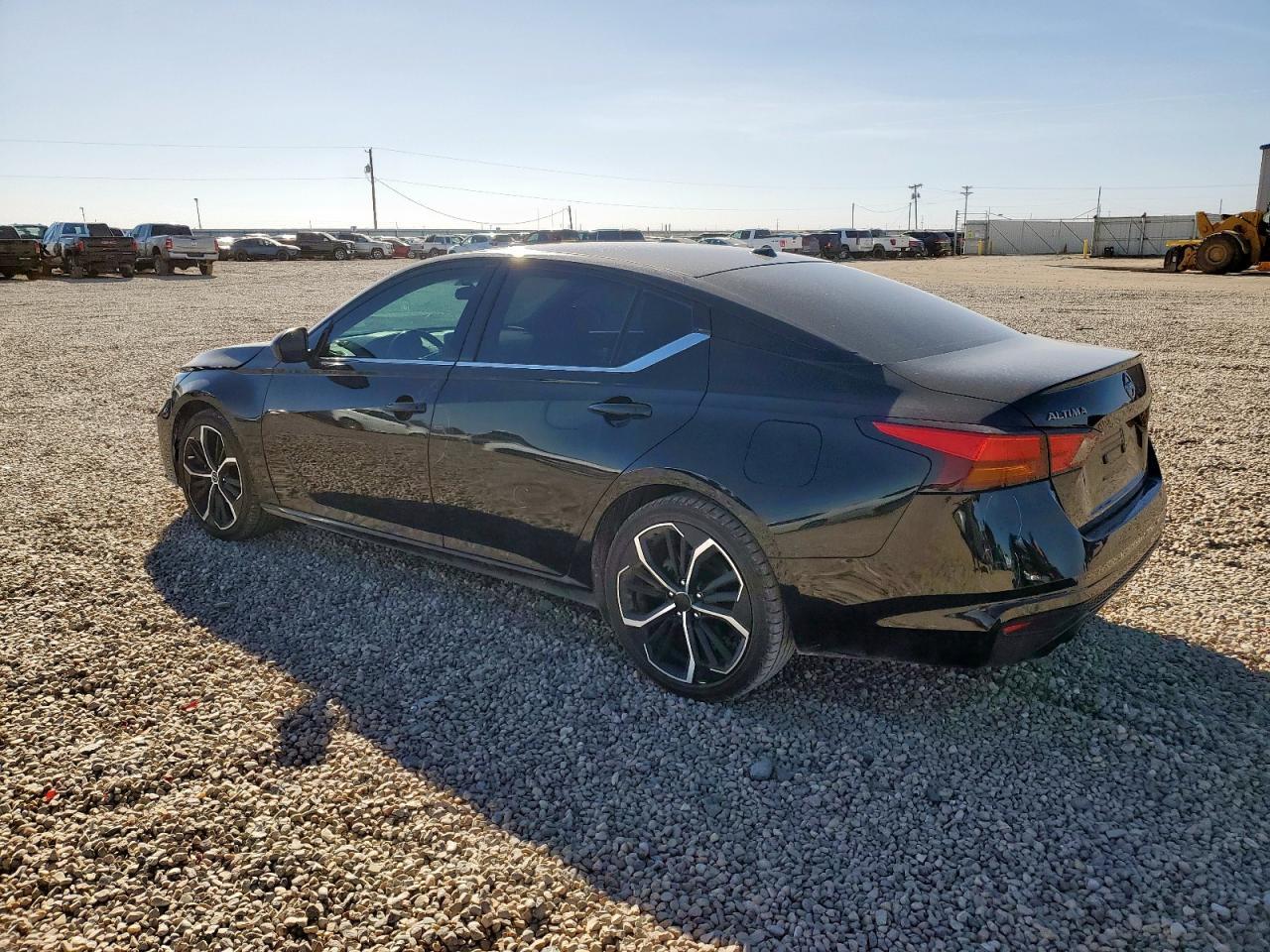 2023 Nissan Altima Sr - Фото 2