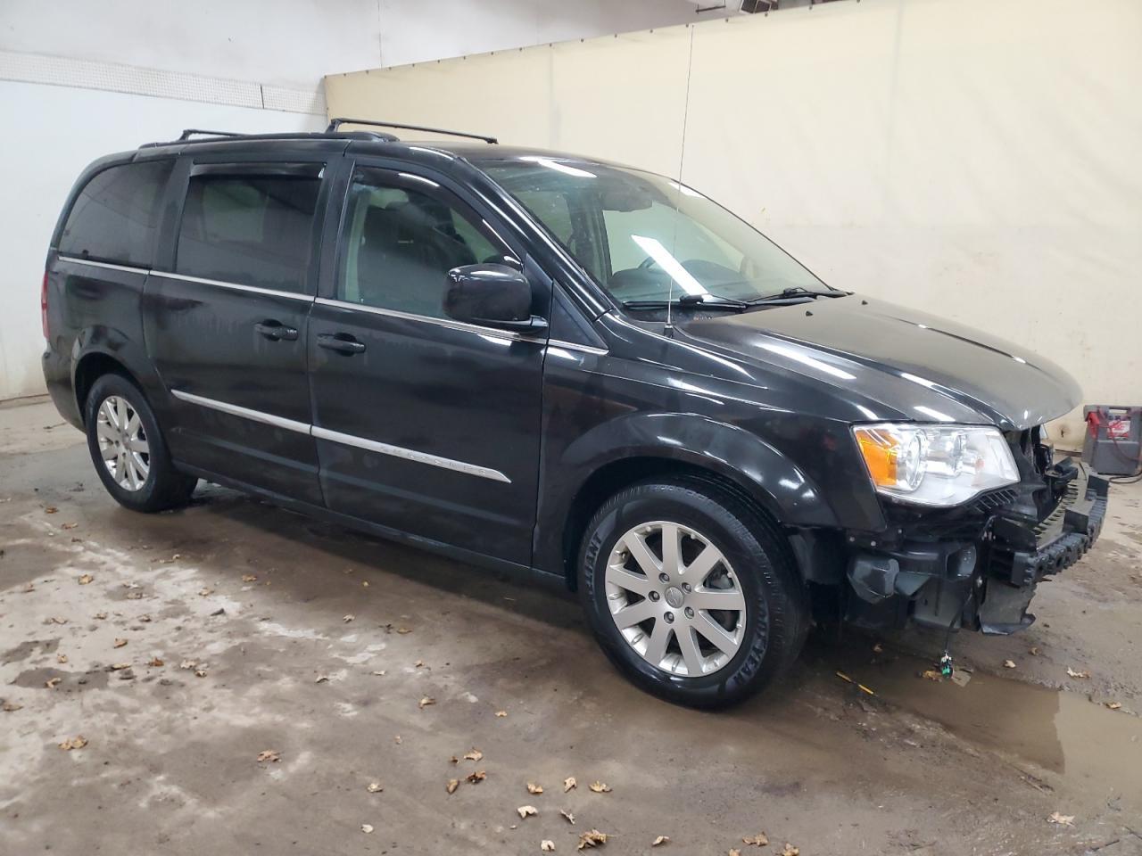 2016 Chrysler Town & Country Touring - Фото 4