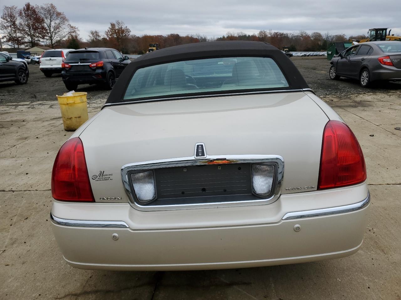 2003 Lincoln Town Car Cartier - Фото 6