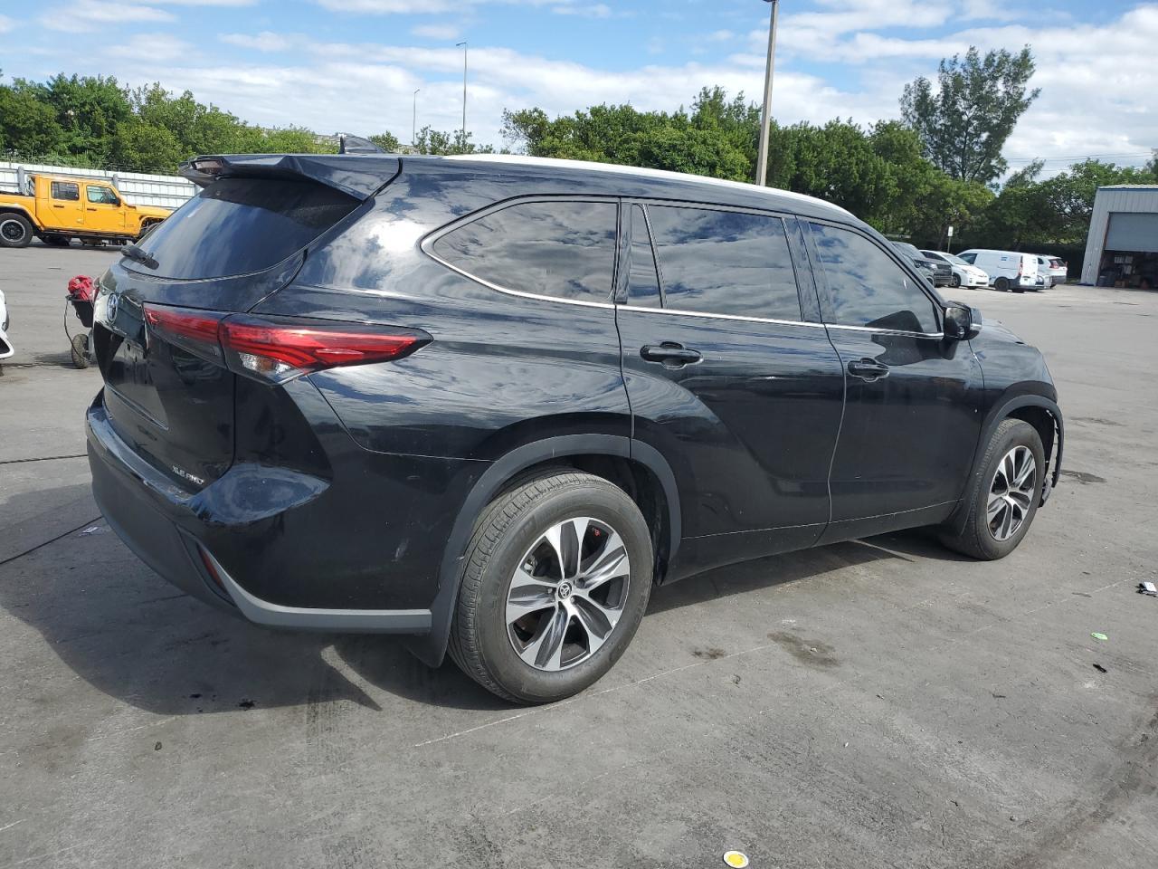 2022 Toyota Highlander Xle - Image 3