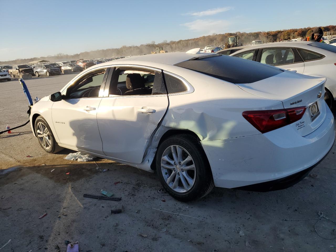 2018 Chevrolet Malibu Lt - Image 2