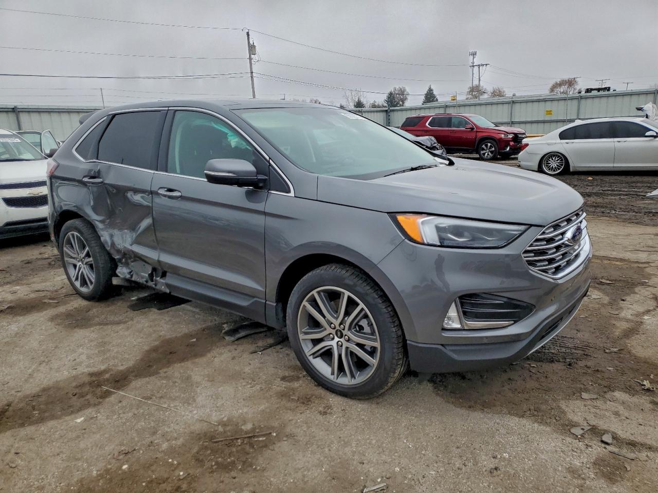 2024 Ford Edge Titanium - Image 4