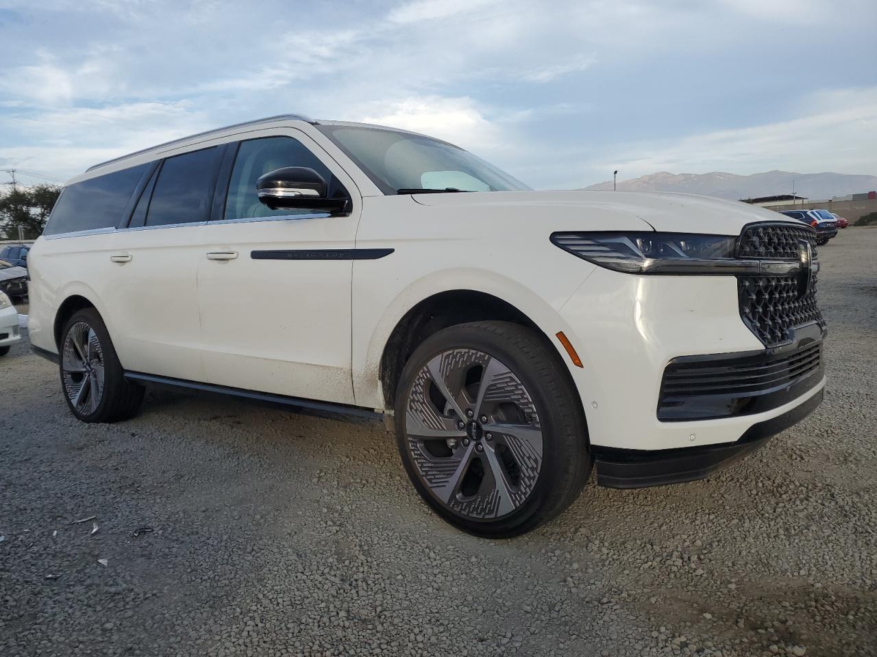 2025 Lincoln Navigator L Black Label - Image 4