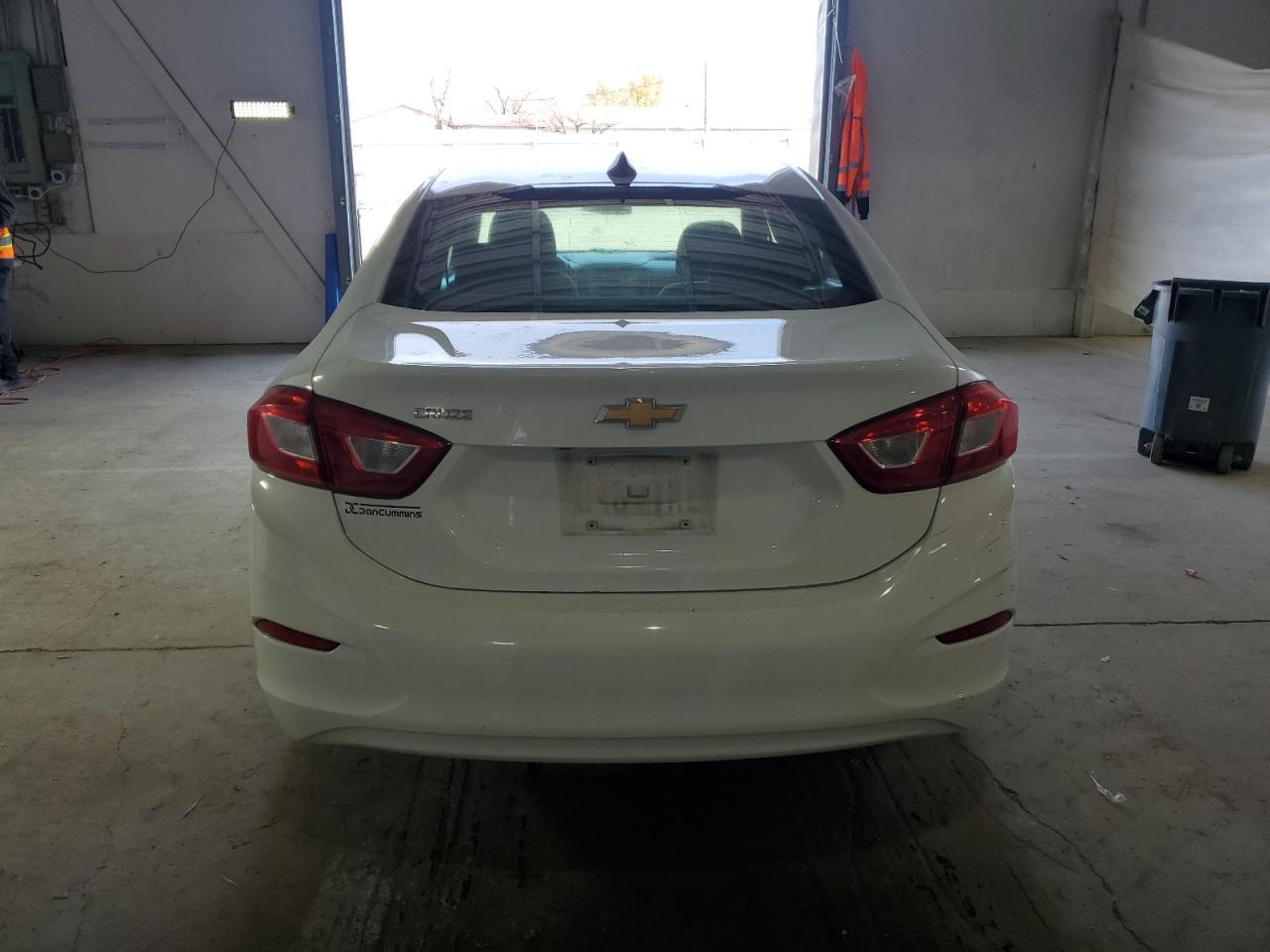 2018 Chevrolet Cruze Ls - Image 6