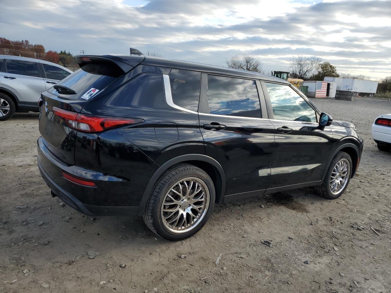 2022 Mitsubishi Outlander Es - Image 3