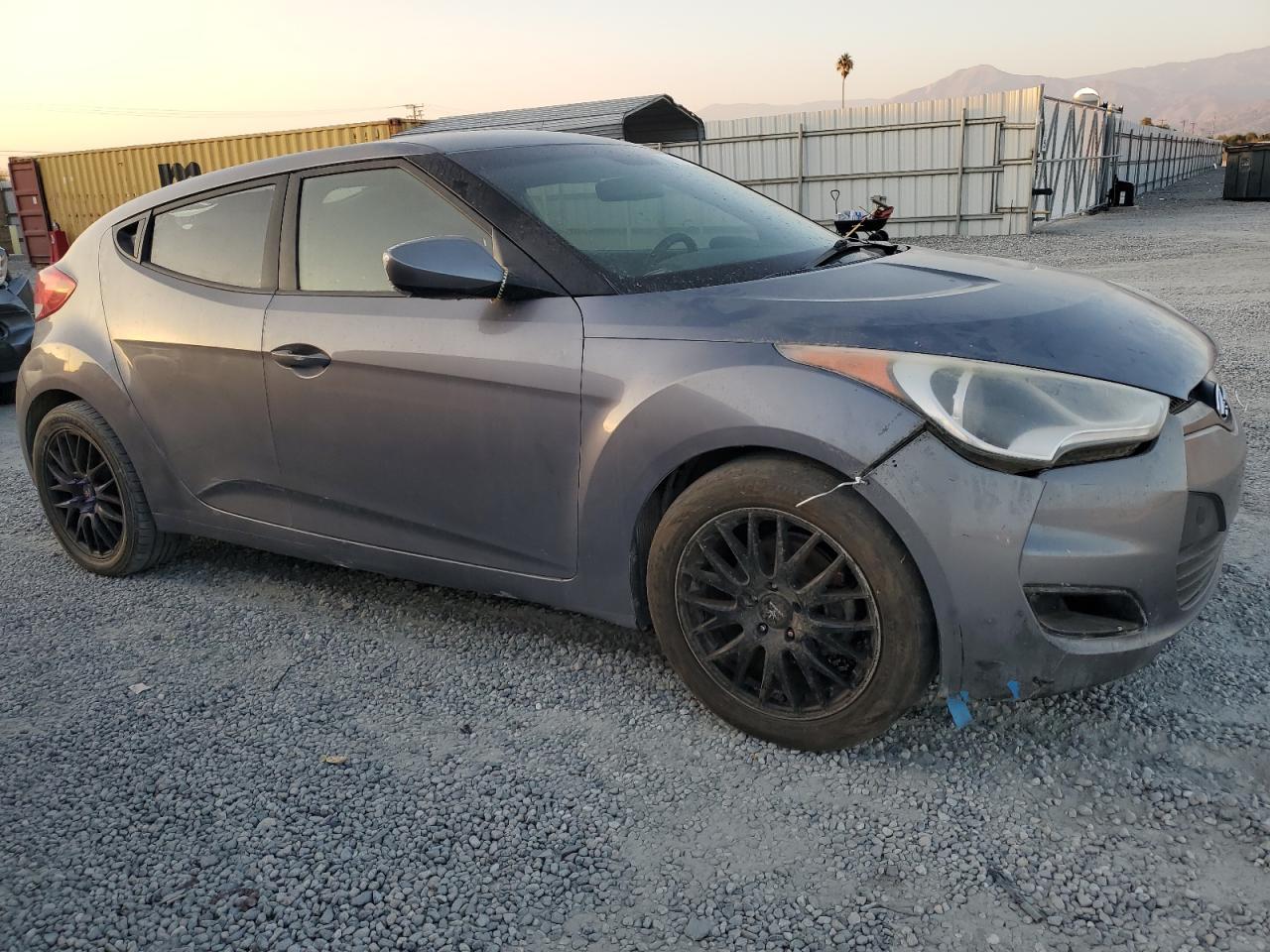 2016 Hyundai Veloster - Image 4