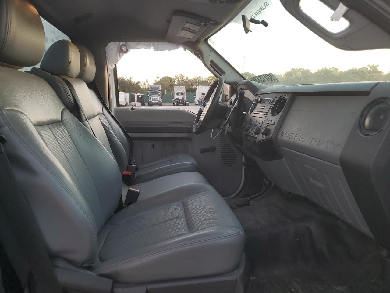 2015 Ford F250 Utility / Service Truck - Image 6