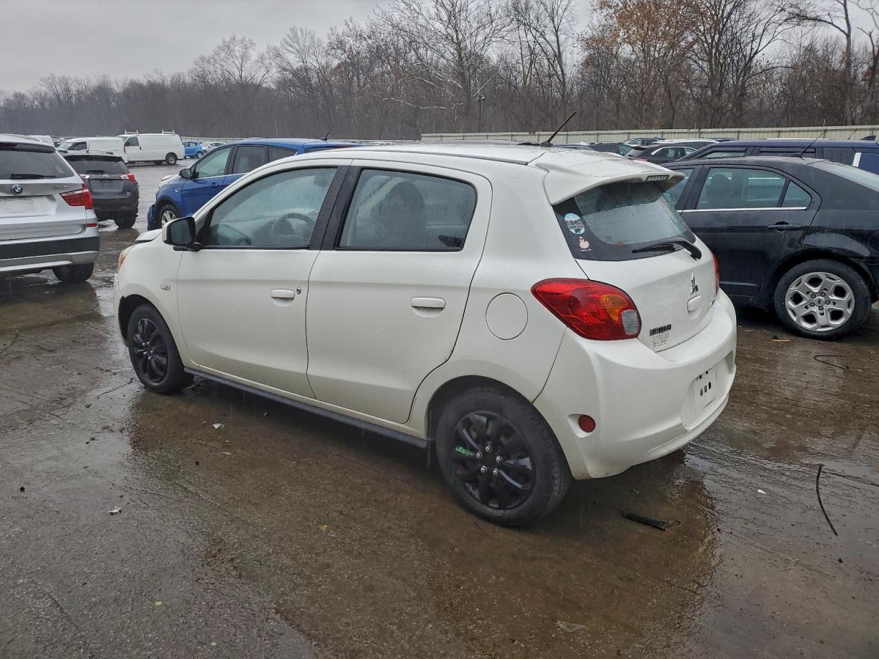2015 Mitsubishi Mirage De - Image 2