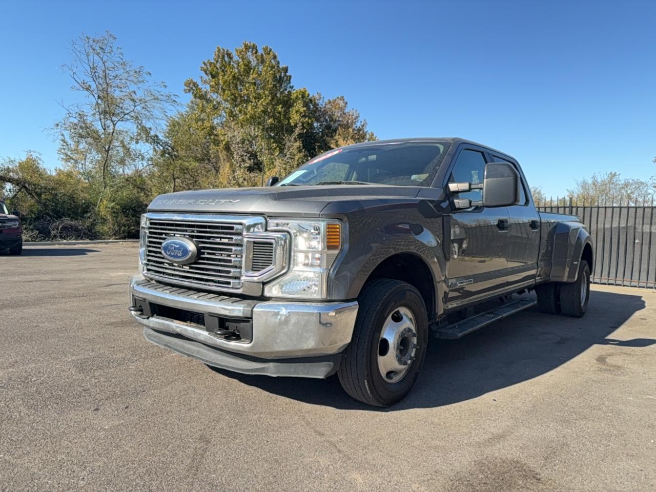 2022 Ford F350 Super Duty - Фото 2