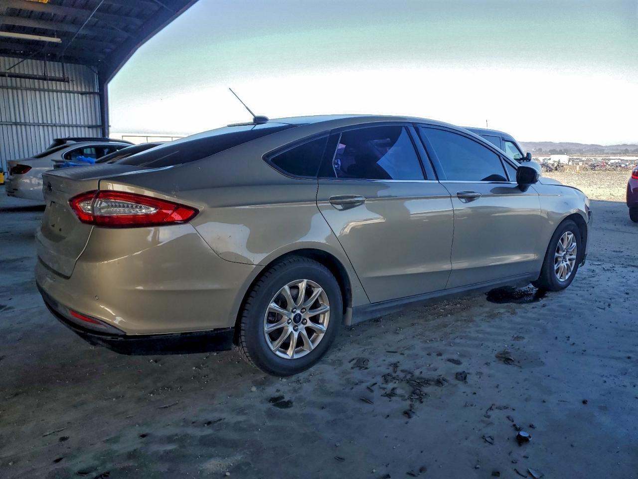 2015 Ford Fusion S - Фото 3