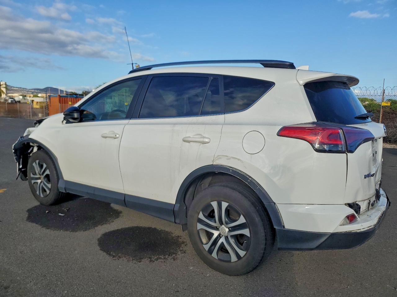 2018 Toyota Rav4 Le - Фото 2