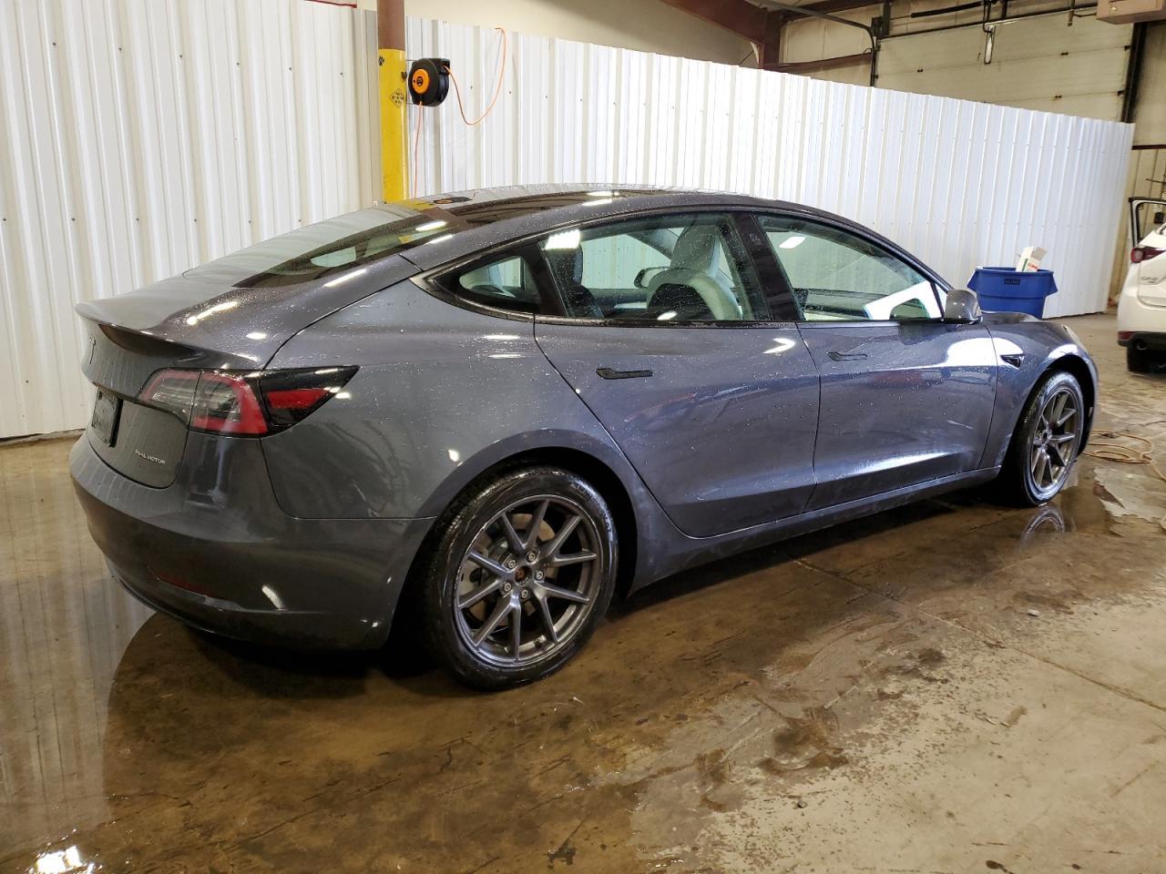 2022 Tesla Model 3 - Фото 3