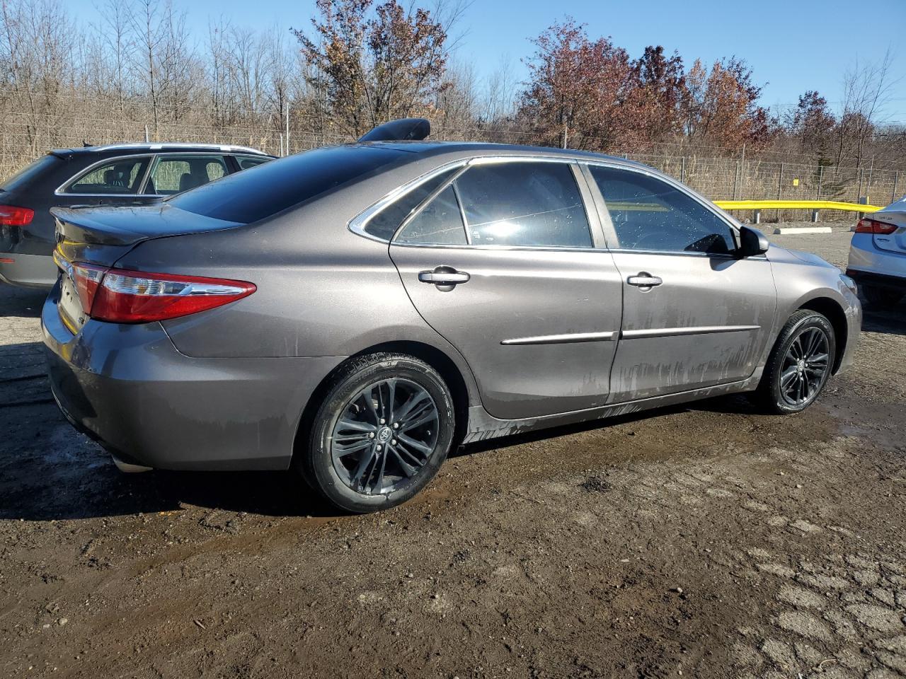 2017 Toyota Camry Se - Фото 3