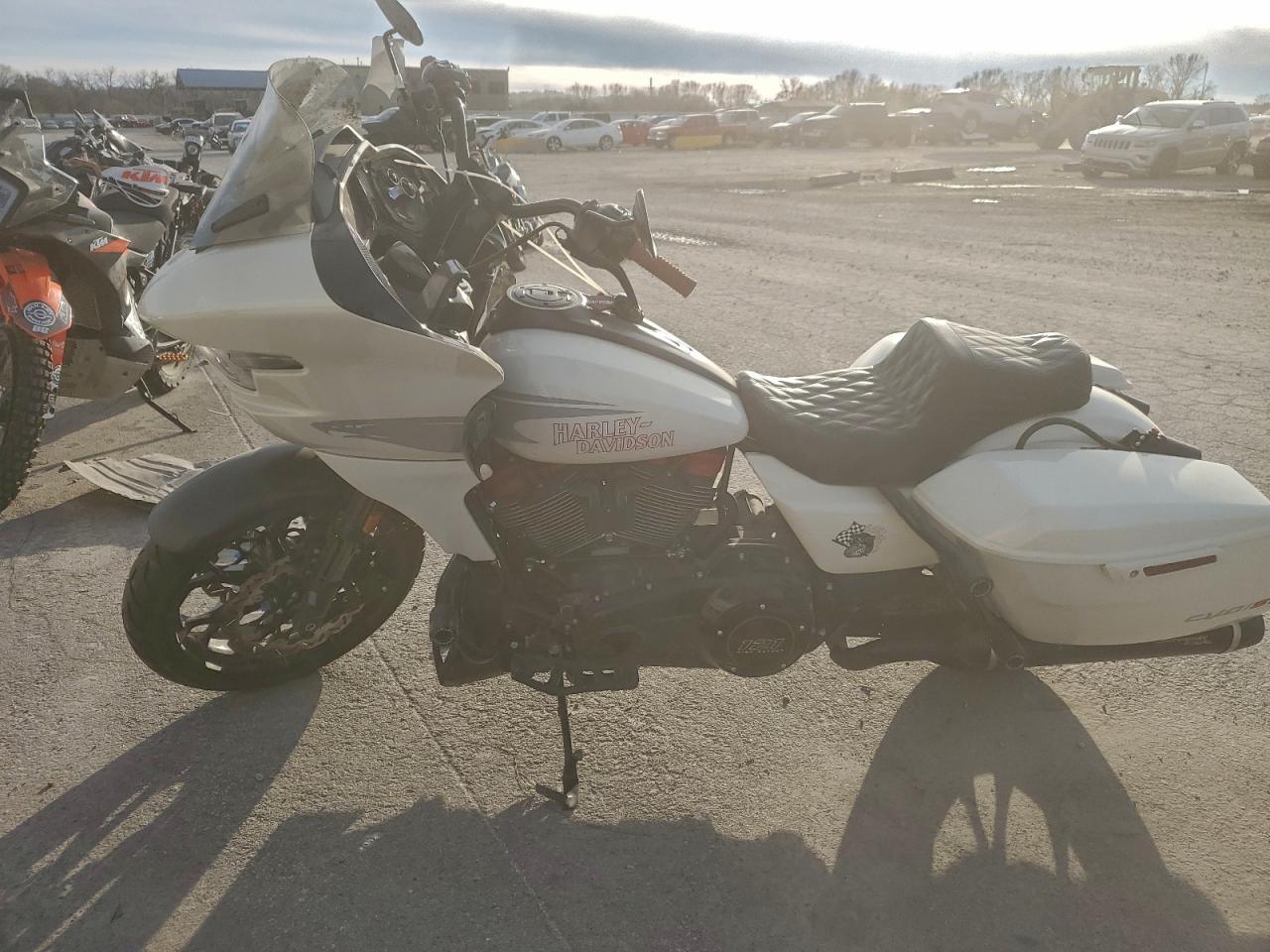 2024 Harley-Davidson Fltrxstse - Фото 3