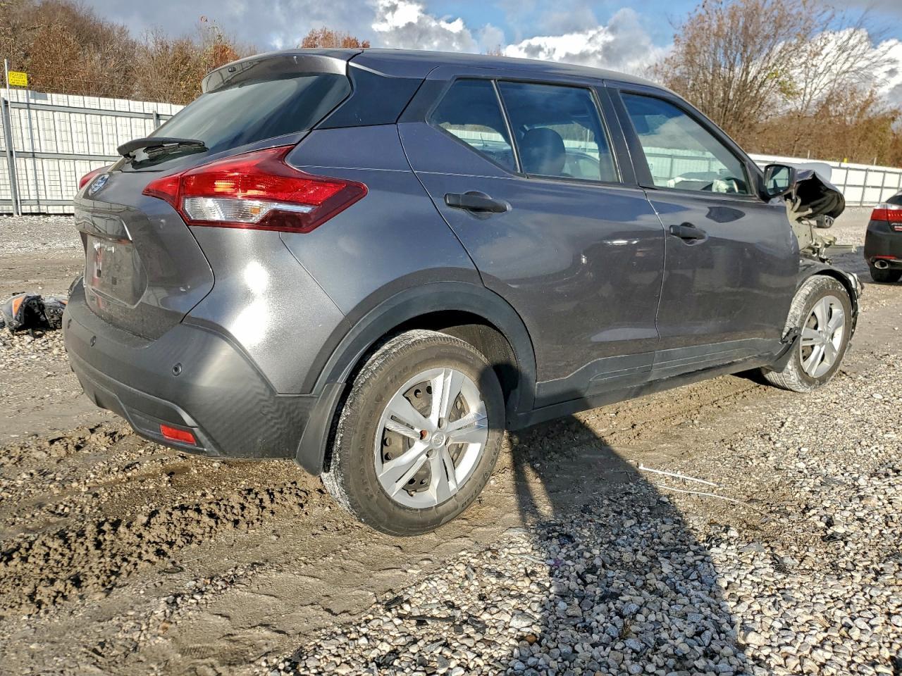 2020 Nissan Kicks S - Фото 3