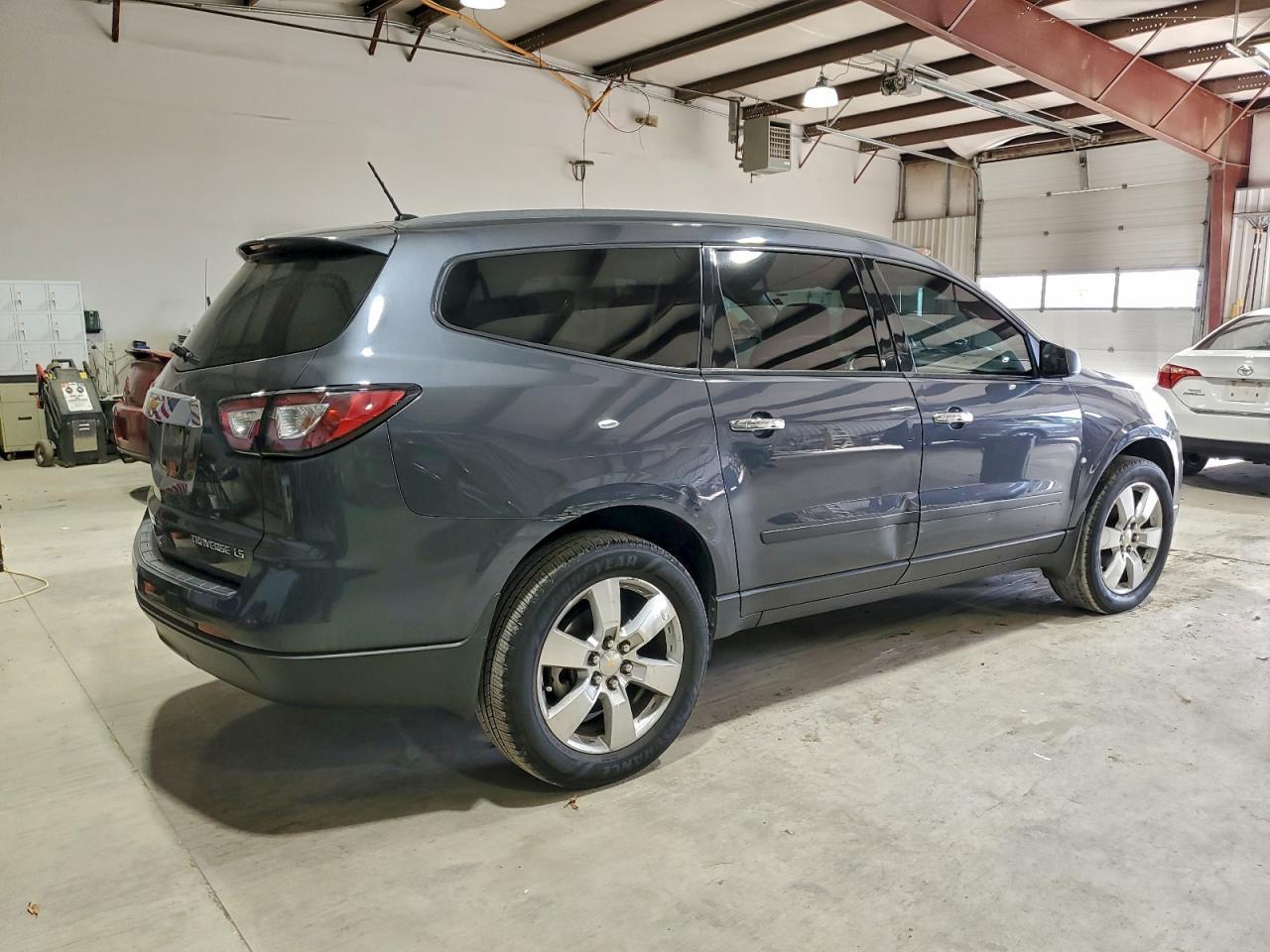 2013 Chevrolet Traverse Ls - Фото 3