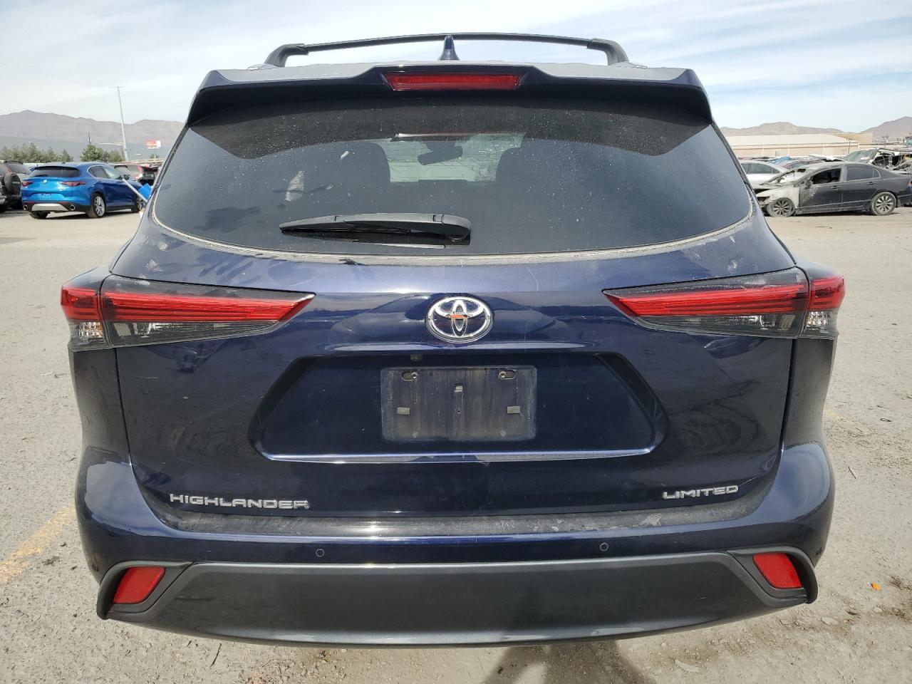 2022 Toyota Highlander Limited - Image 6