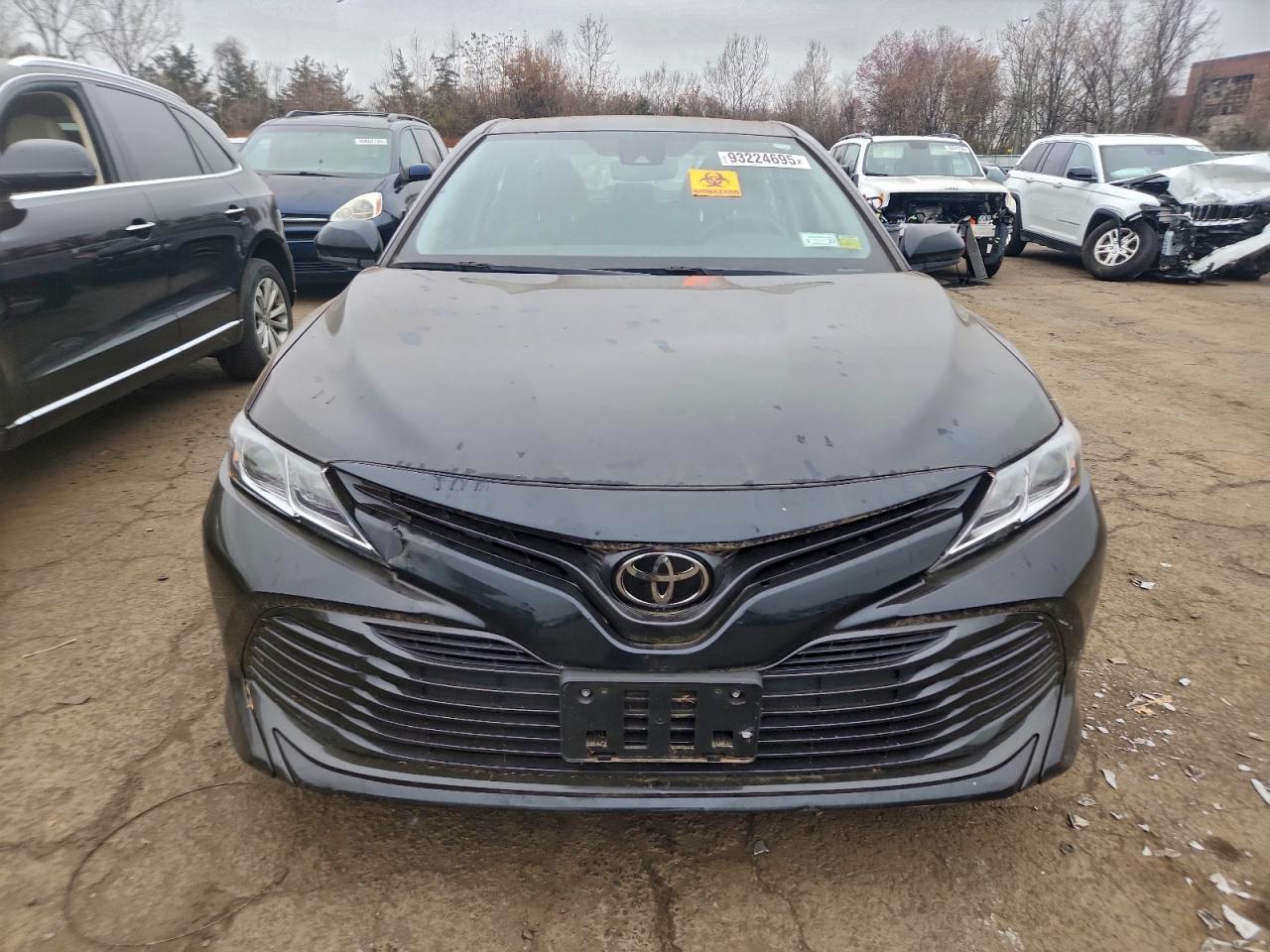 2020 Toyota Camry Le - Фото 5
