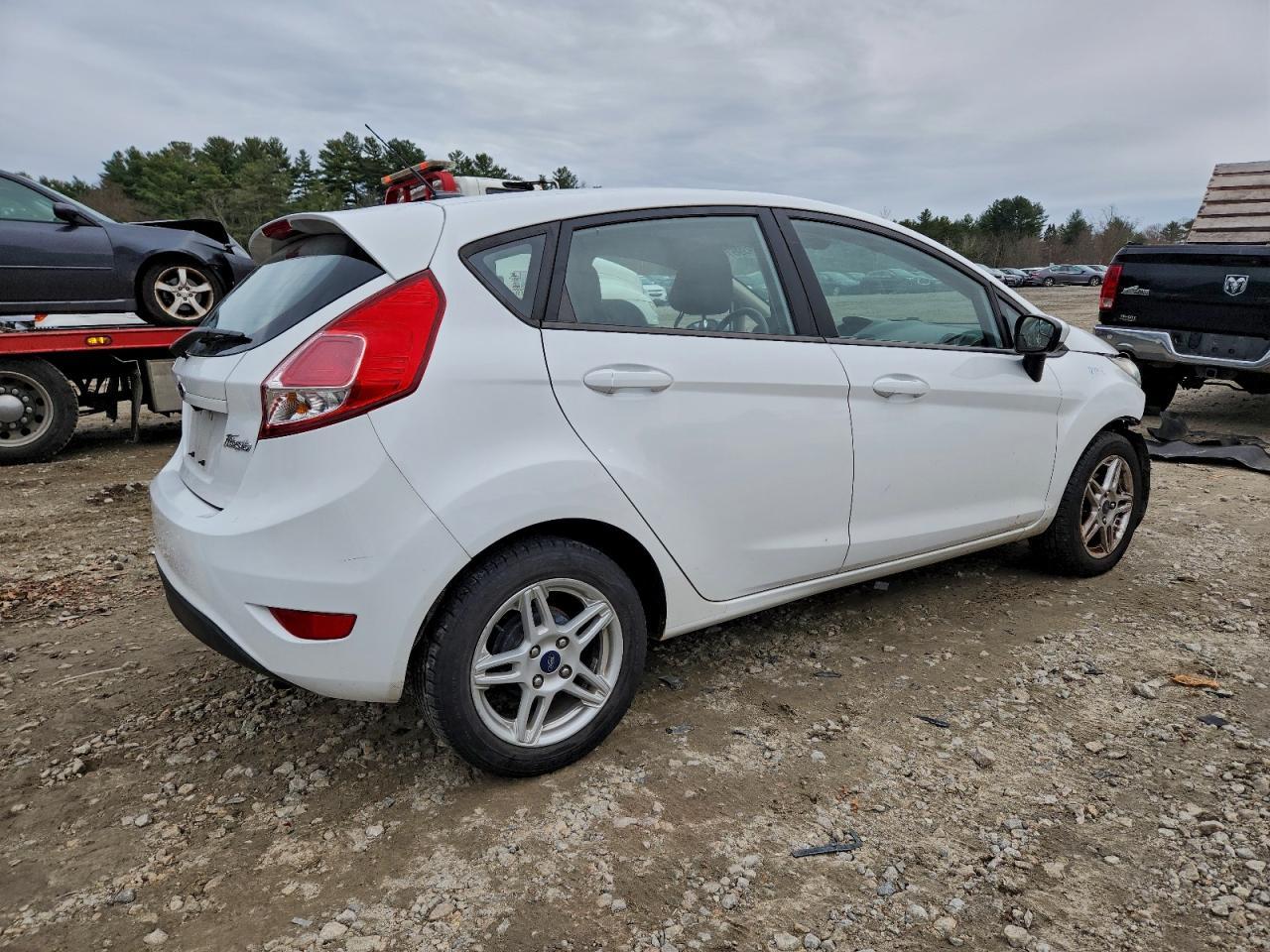 2018 Ford Fiesta Se - Фото 3