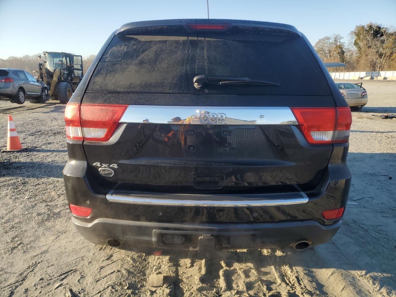 2012 Jeep Grand Cherokee Overland - Image 6