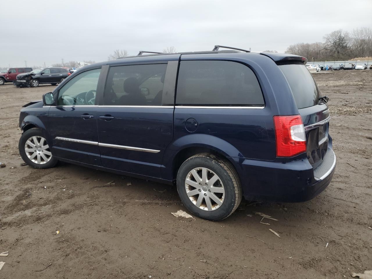 2016 Chrysler Town & Country Touring - Image 2