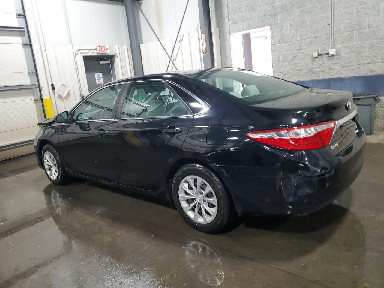 2017 Toyota Camry Le - Фото 2