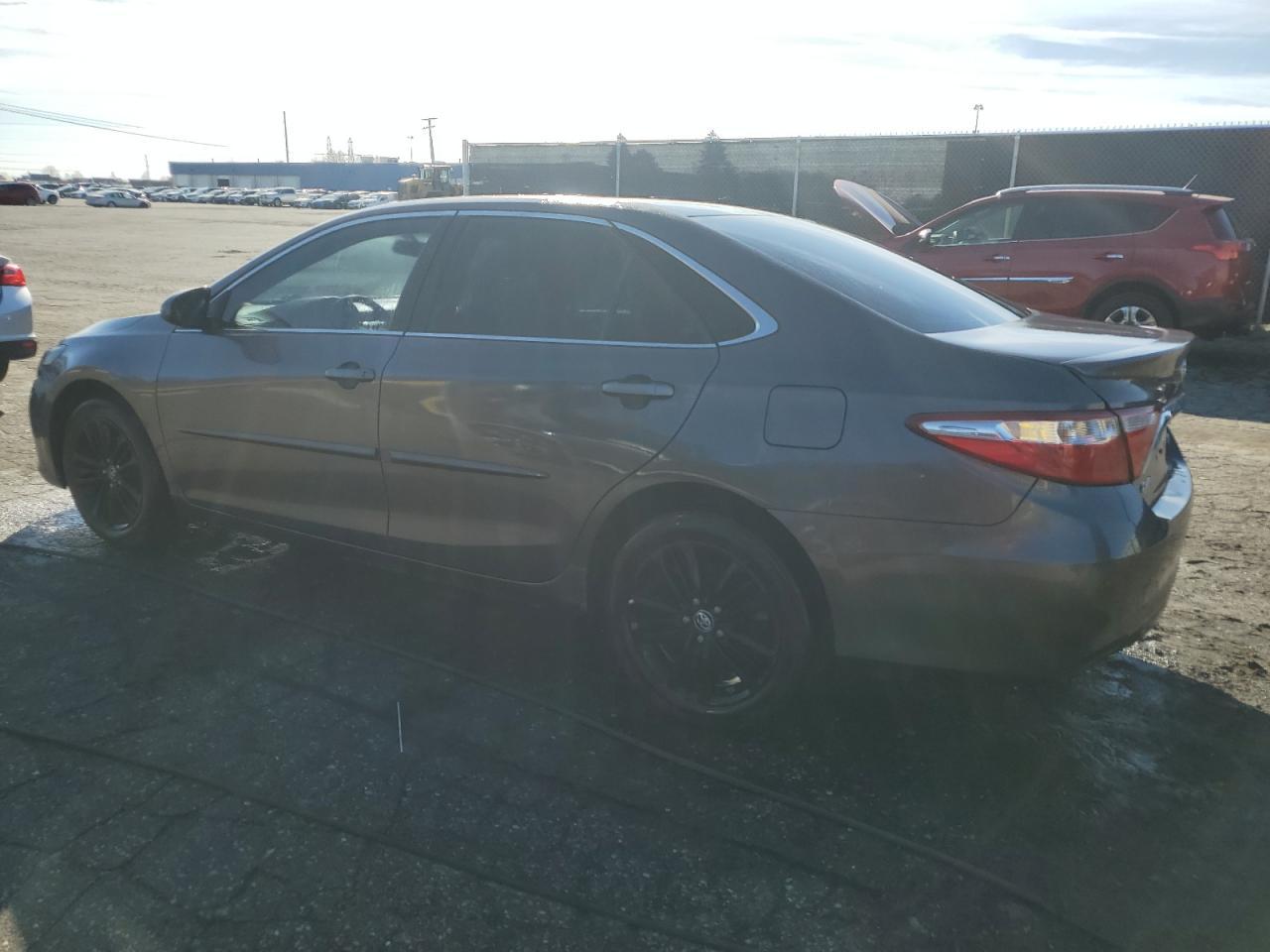 2017 Toyota Camry Se - Фото 2