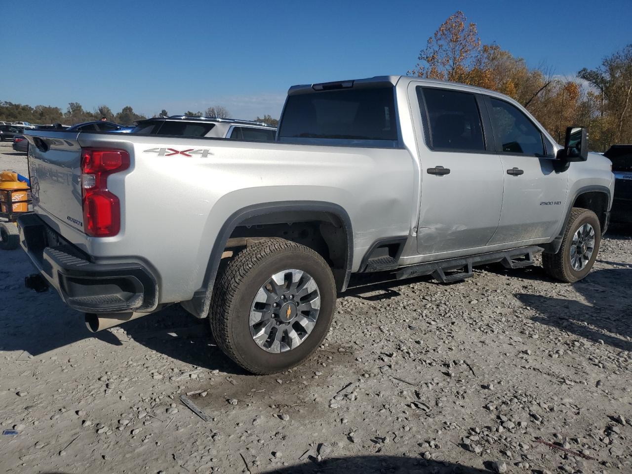 2021 Chevrolet Silverado K2500 Custom - Фото 3