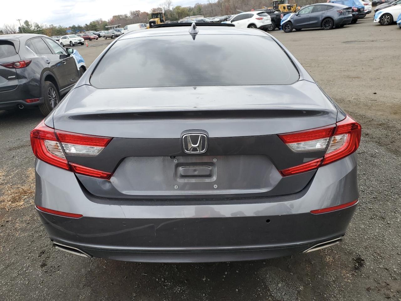 2018 Honda Accord Touring - Image 6